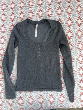 We The Free Soft Grey Henley Size XS